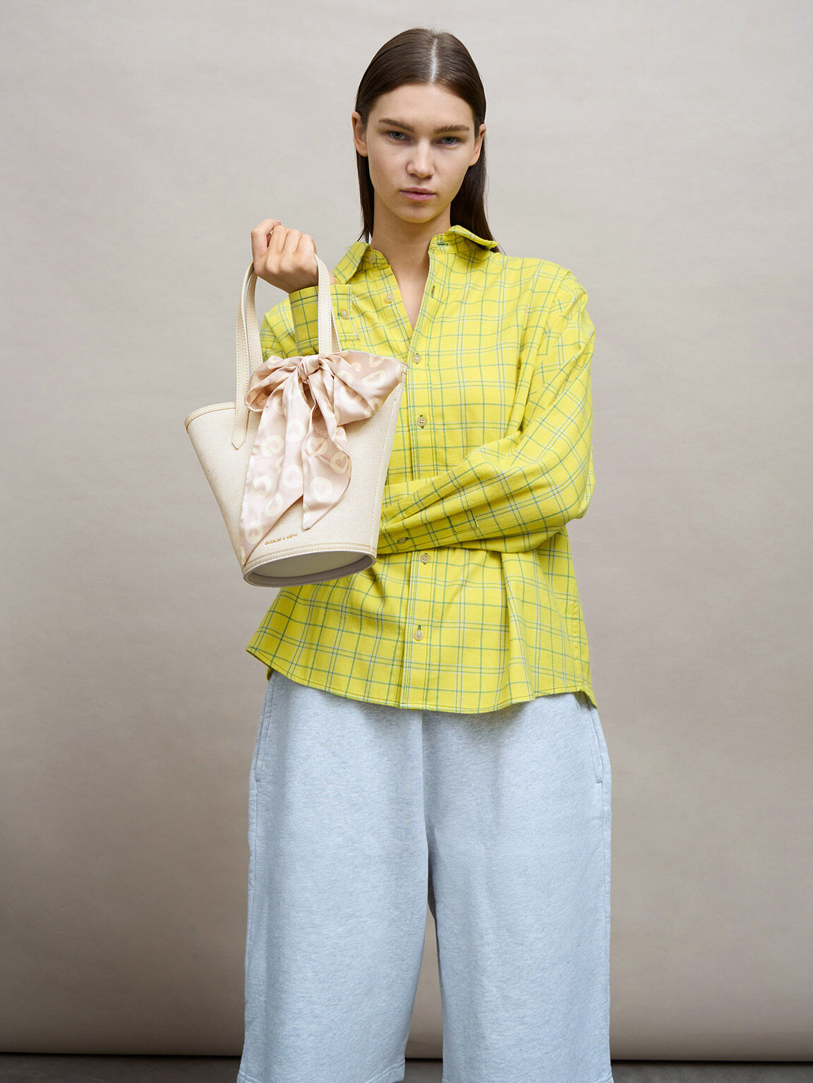 Bolso tote Siana de lino con pañuelo estampado, Beige, hi-res