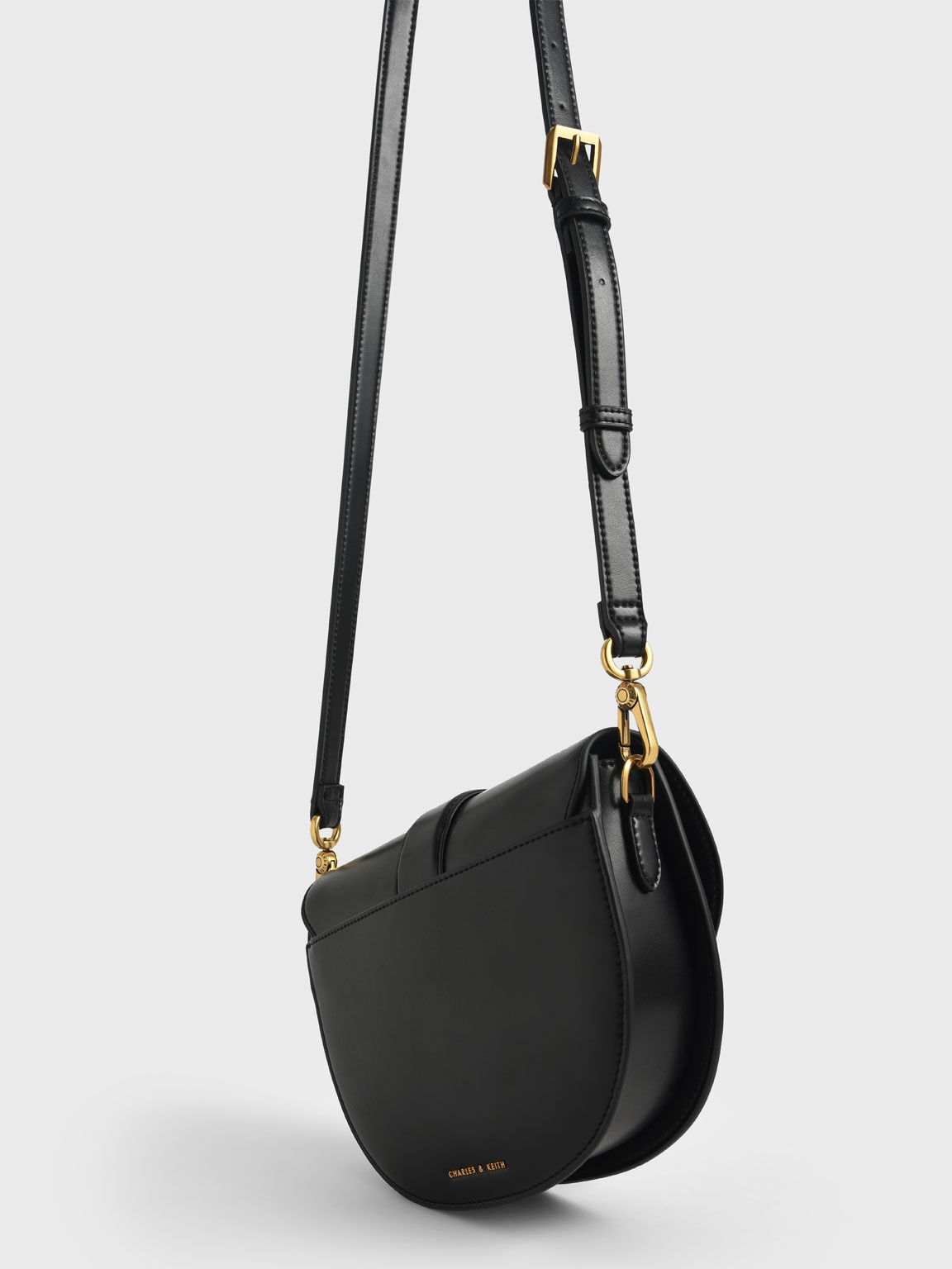 Black Cressida Quilted Chain Strap Bag | CHARLES & KEITH | Chain strap bag,  Bag straps, Shoulder bag women