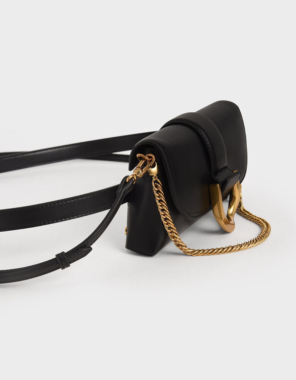 Black Gabine Crossbody Bag | CHARLES & KEITH