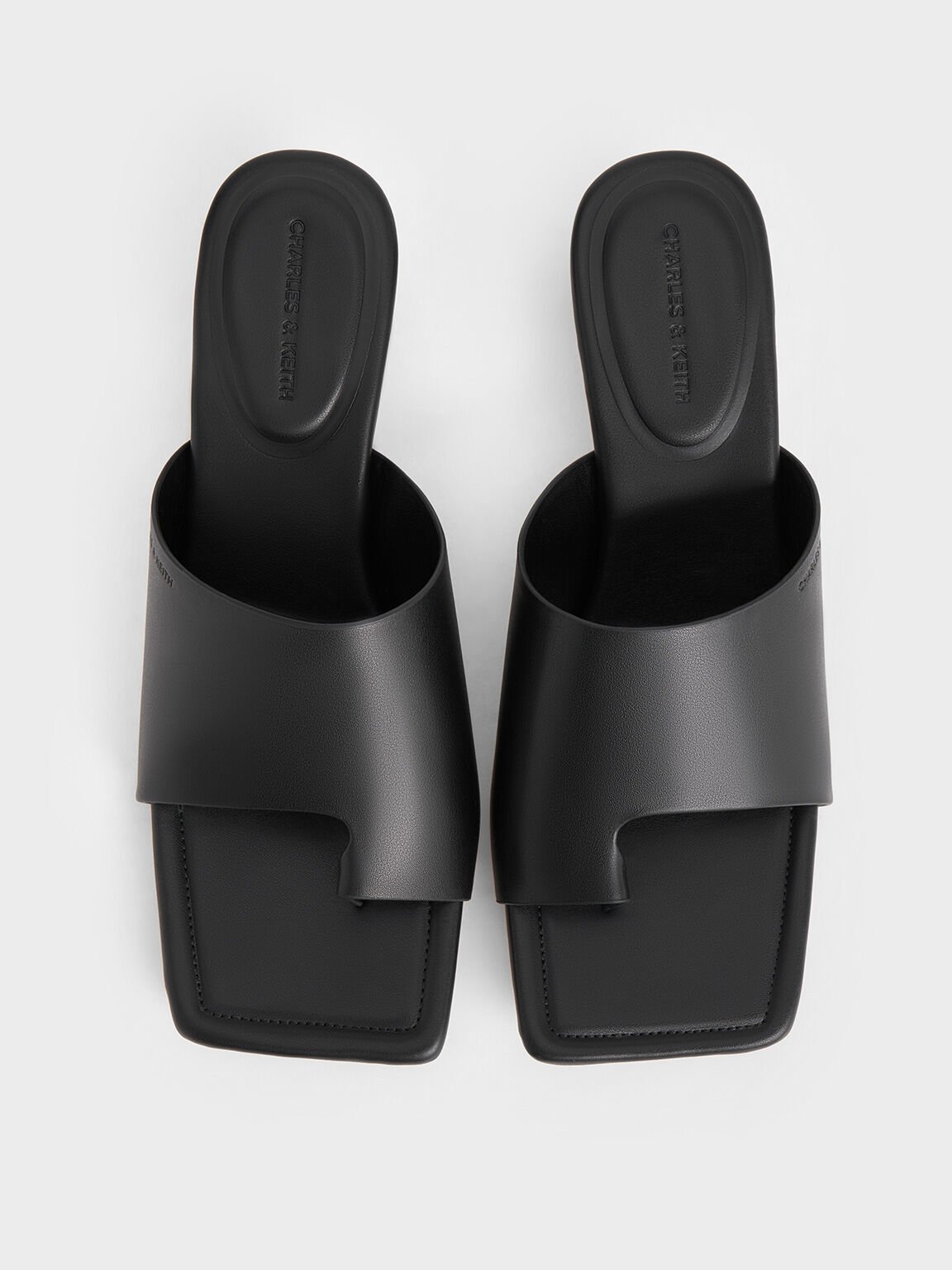 Sandalias asimétricas de punta cuadrada con tira tipo anillo, Negro, hi-res