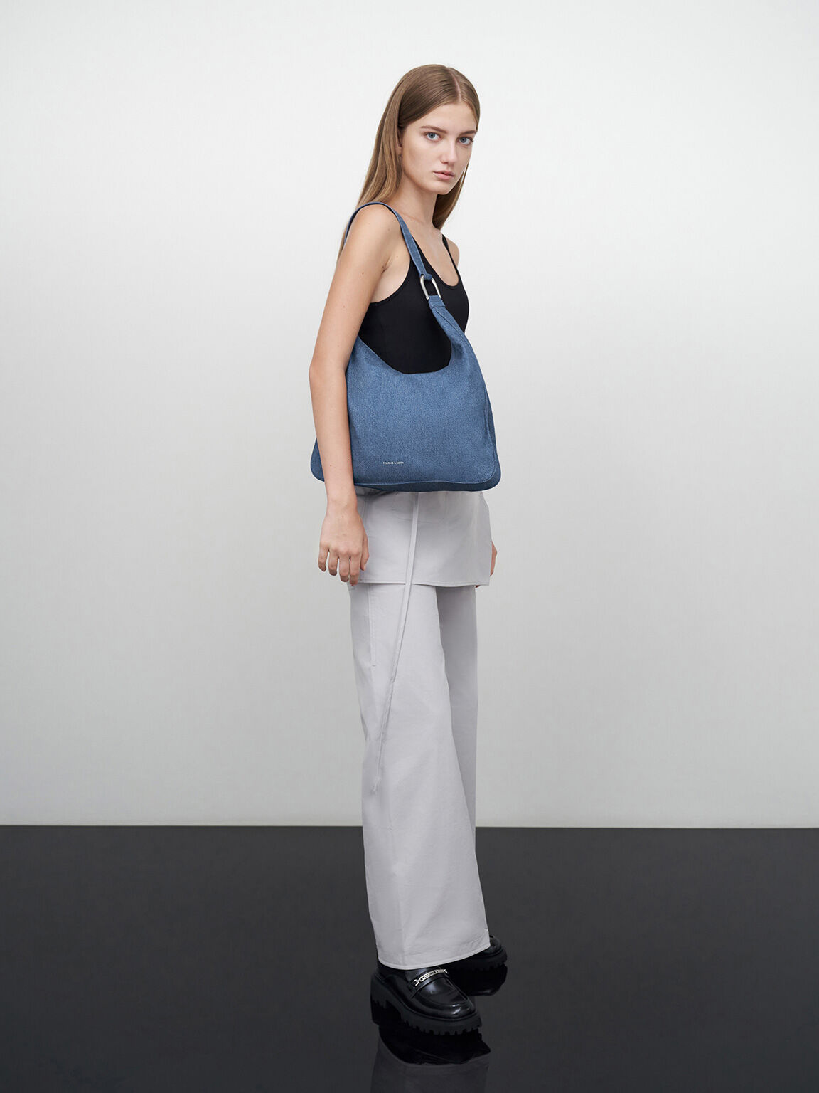 Bolso hobo Lumen de denim holgado, Azul mezclilla, hi-res