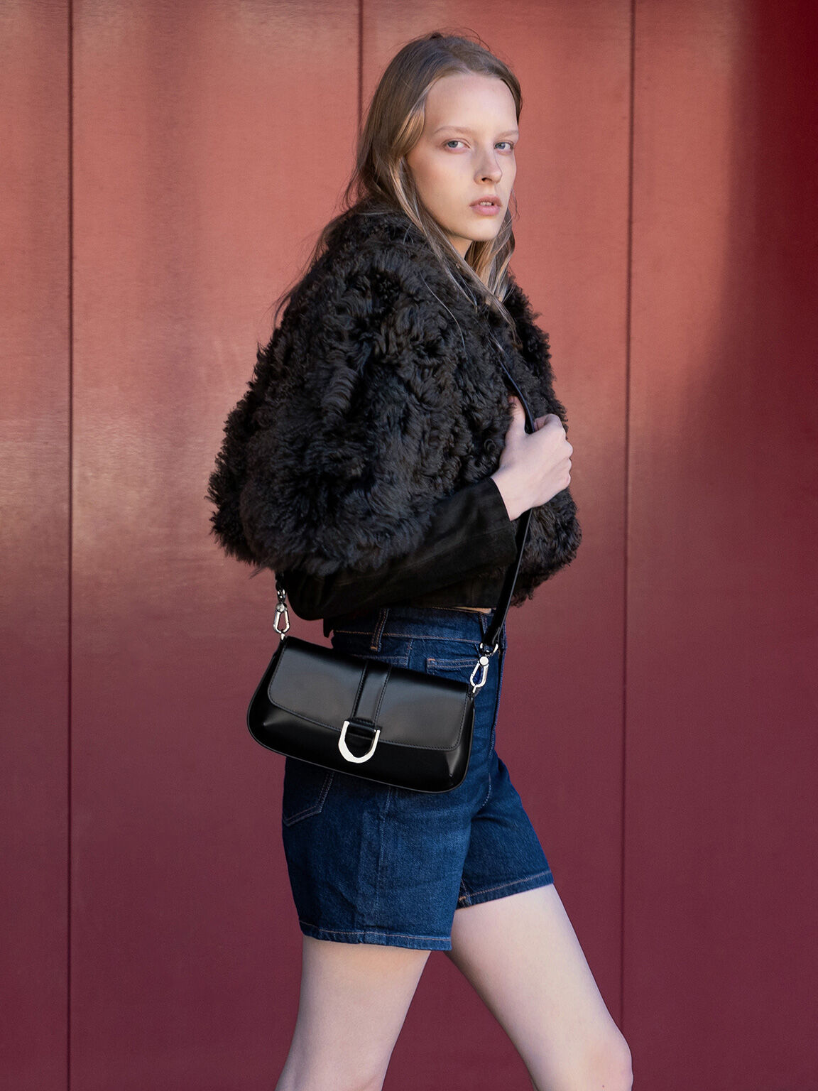 Gabine Leather Elongated Shoulder Bag, Noir, hi-res