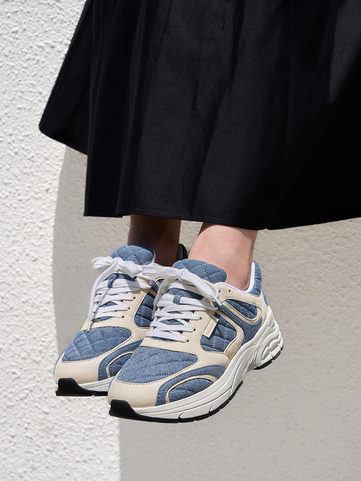 Zapatillas deportivas suela gruesa acolchadas de denim con cordones, Azul mezclilla, hi-res