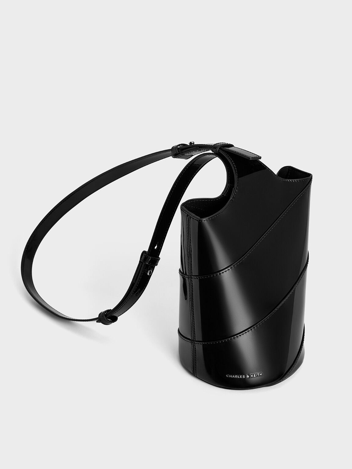 Trin Patent Cylindrical Bucket Bag, Noir, hi-res