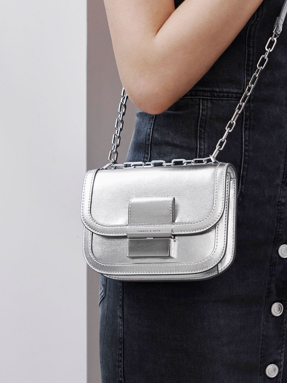 Charlot Metallic Chain Strap Bag, Silver, hi-res