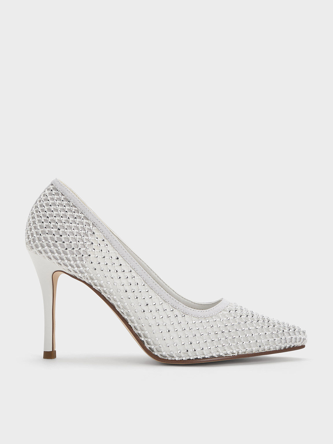 White pointed clearance toe heels