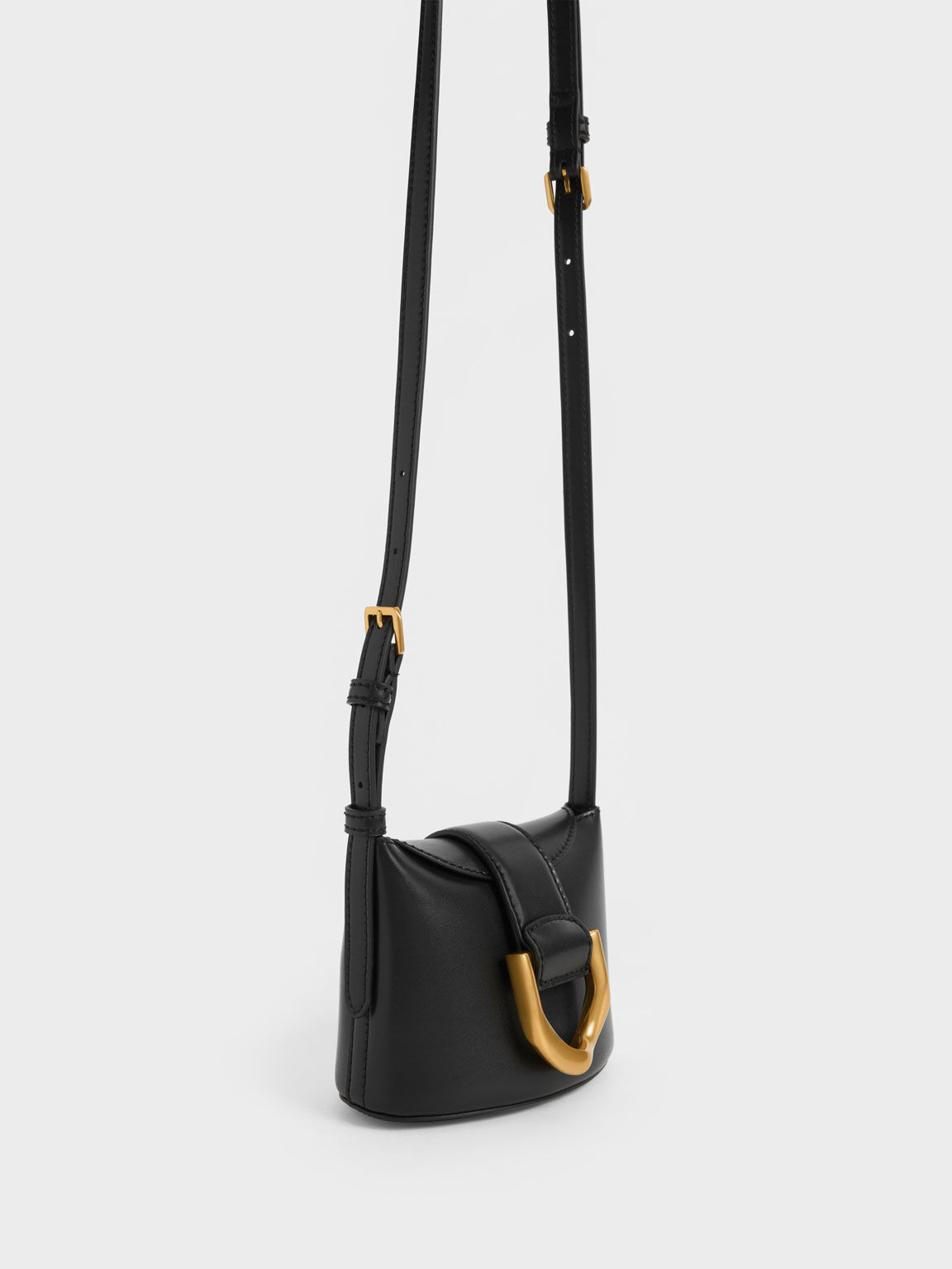 M2269-BK: Ashlyn Rattan Bucket Bag - Black - The Handbag Store