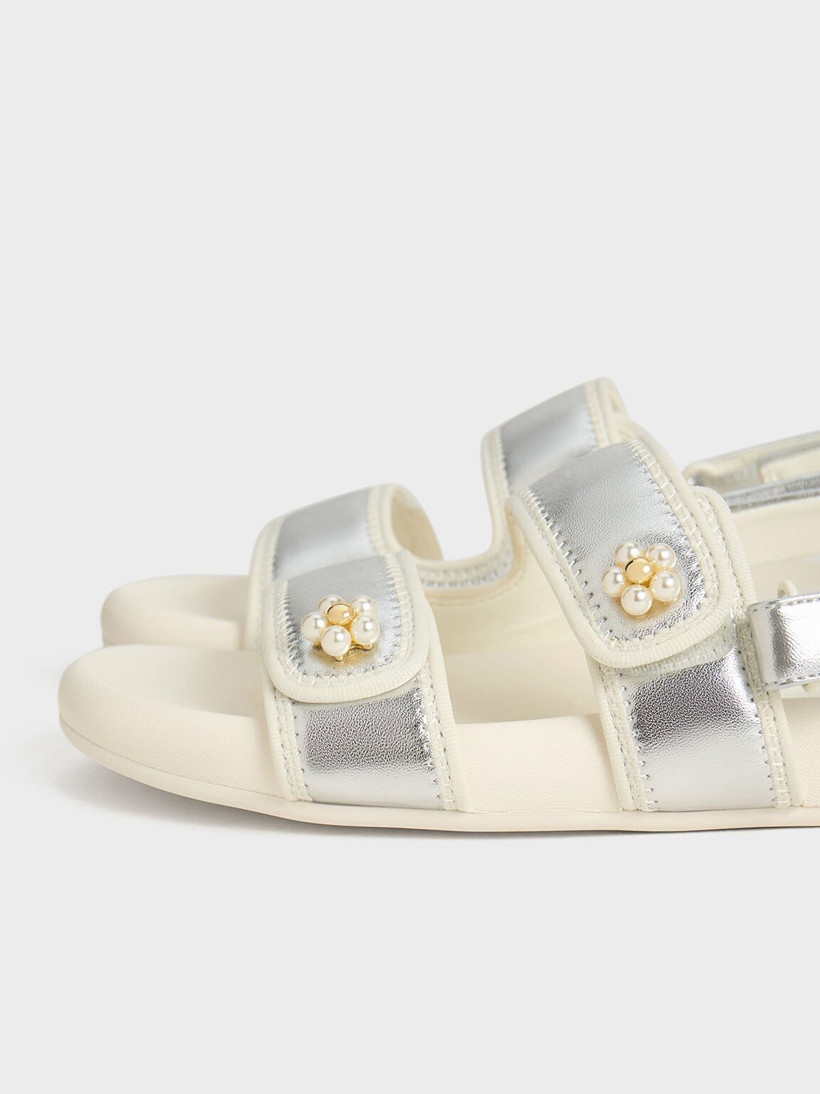 Sandalias metalizadas para niña con diseño floral de cuentas, Plateado, hi-res