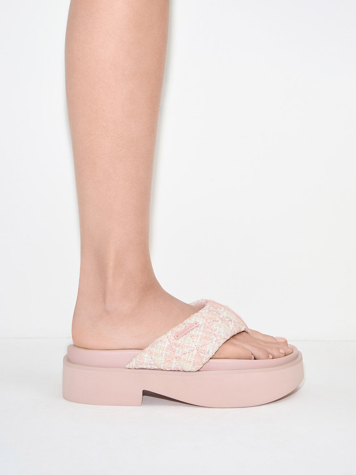 Sandalias de tweed con plataforma y tira V entre los dedos, Rosa pálido, hi-res