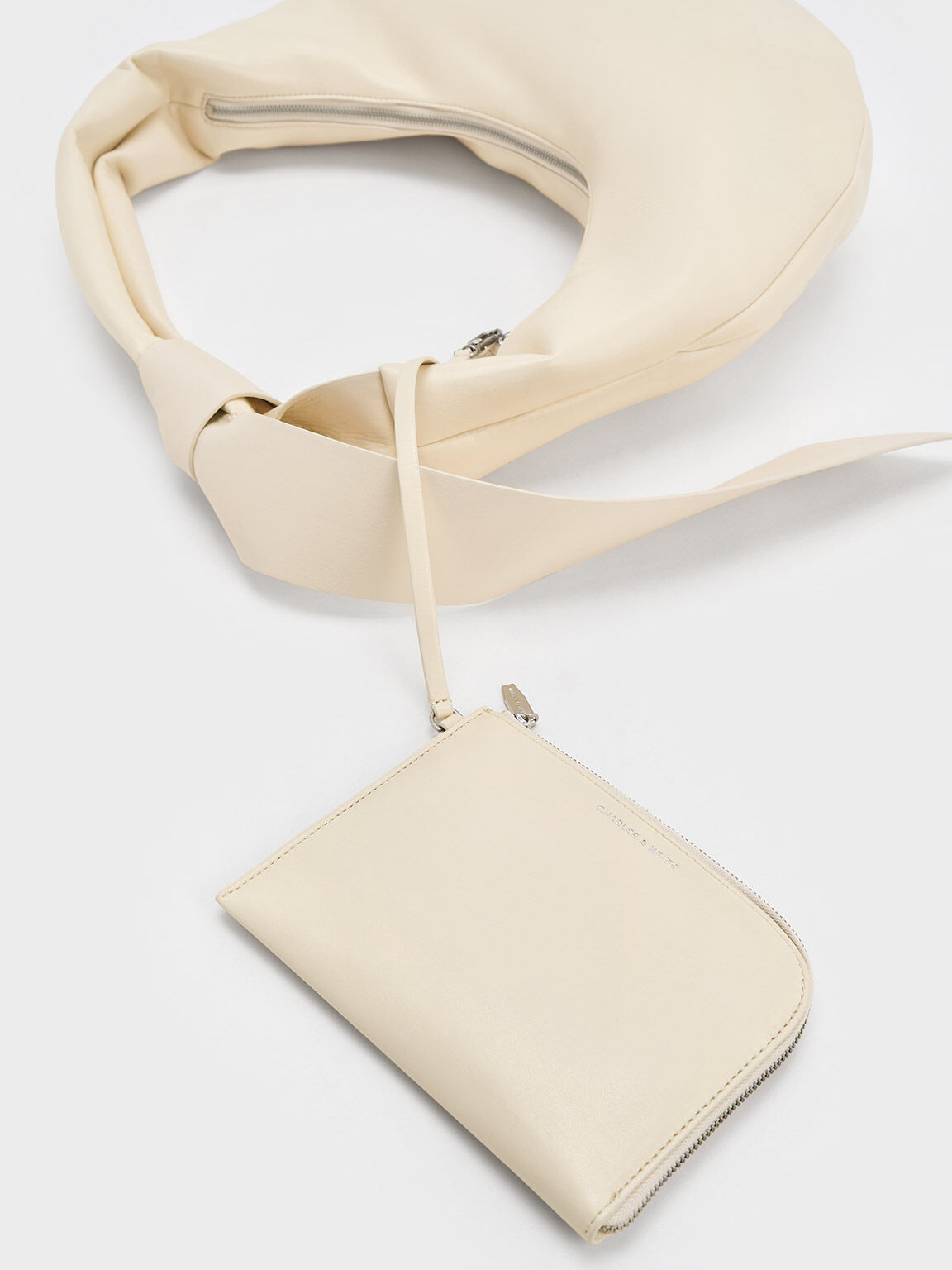 Bolso hobo curvo Toni con nudos, Blanco tiza, hi-res