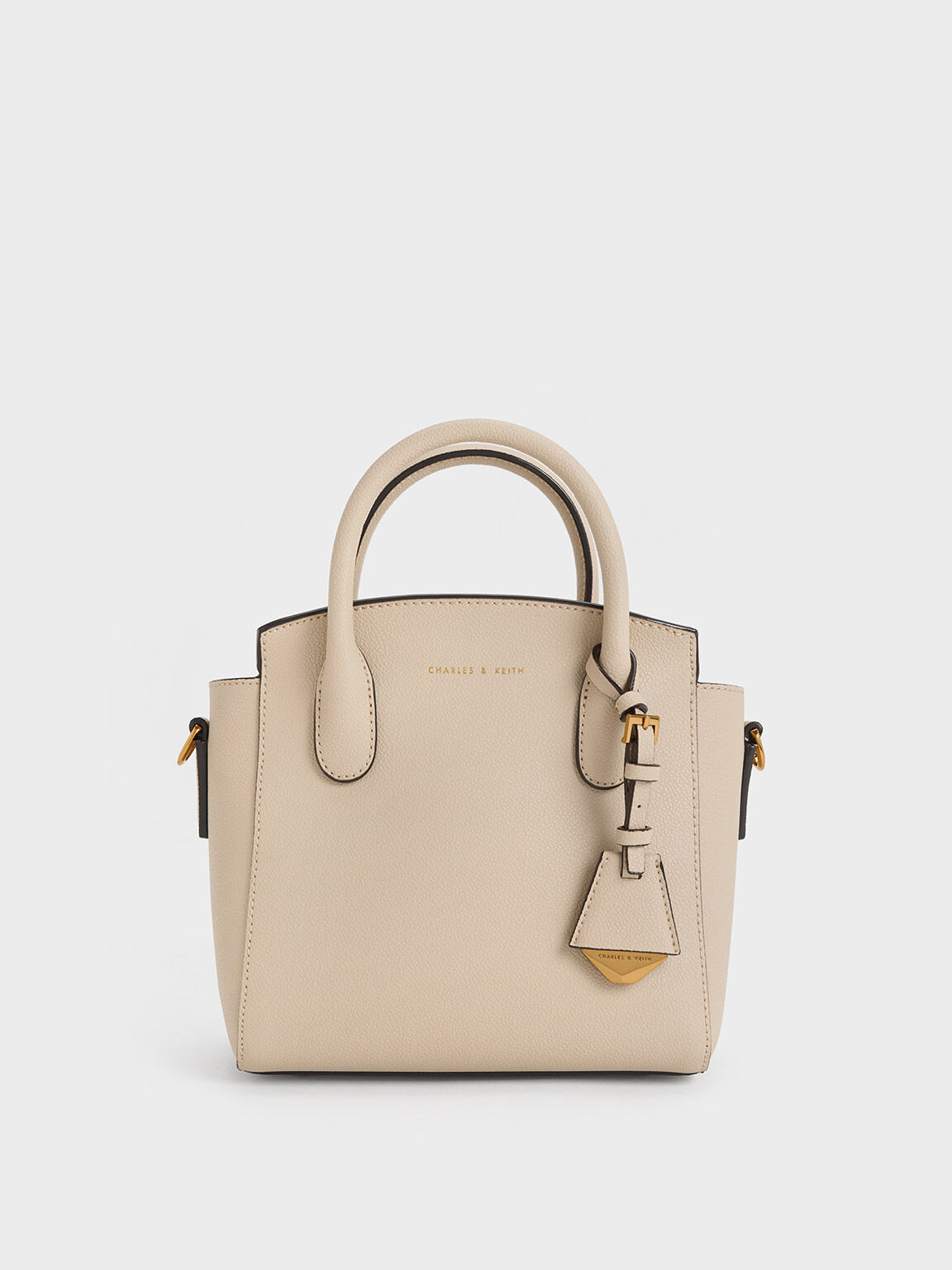 CHARLES & KEITH - Tasteful and refined, this sculptural handle