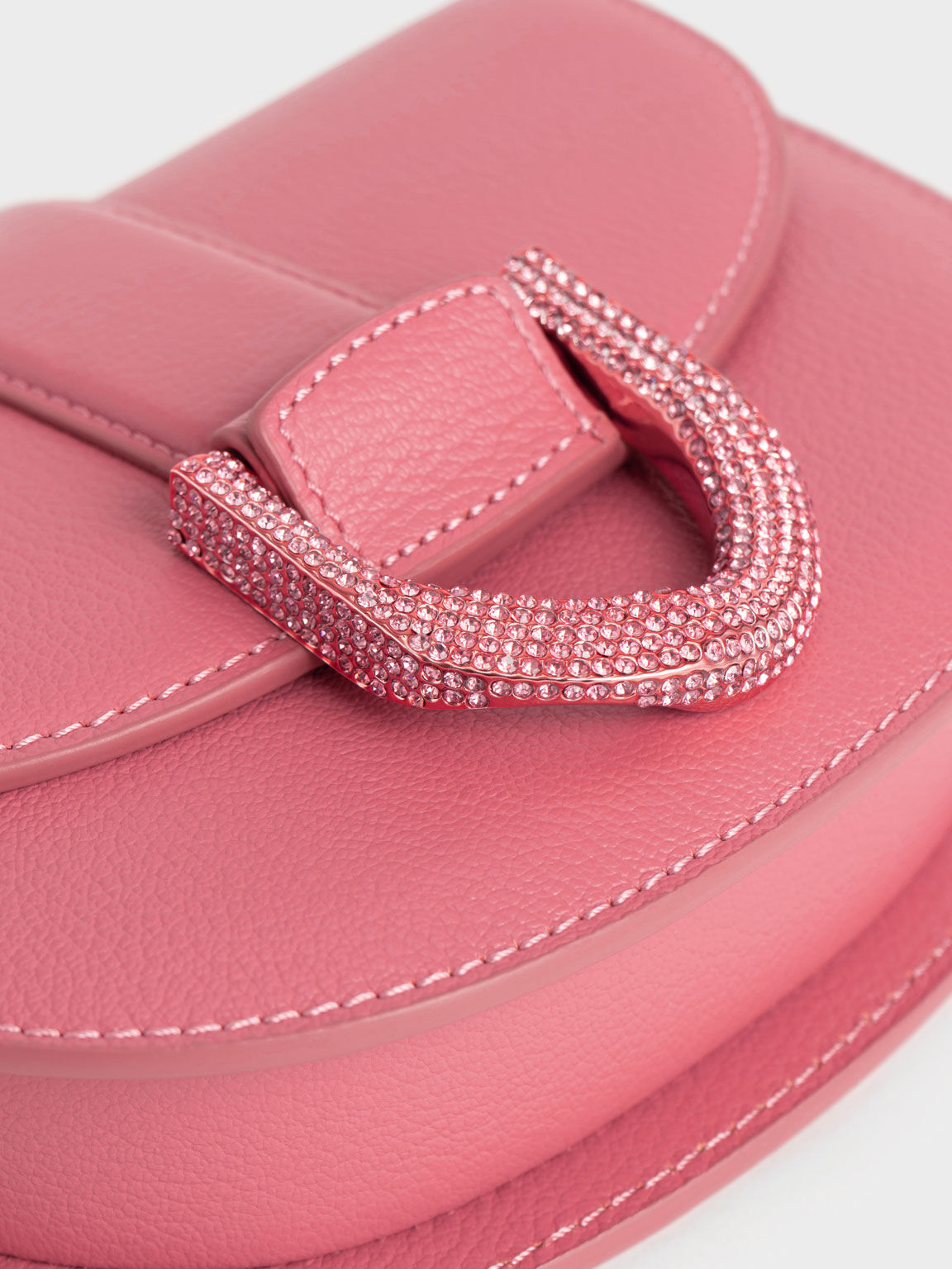 Minibolso saddle Gabine de cuero, Rosa coral, hi-res