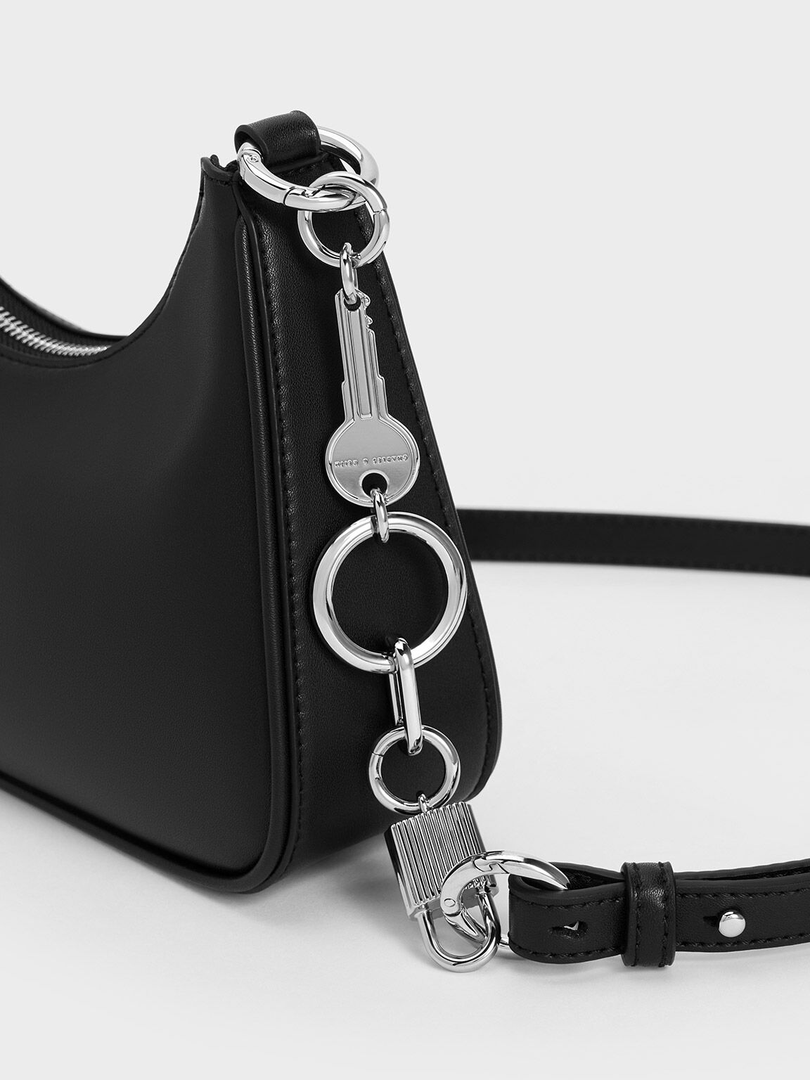 Black Lock & Key Chain Handle Bag | CHARLES & KEITH