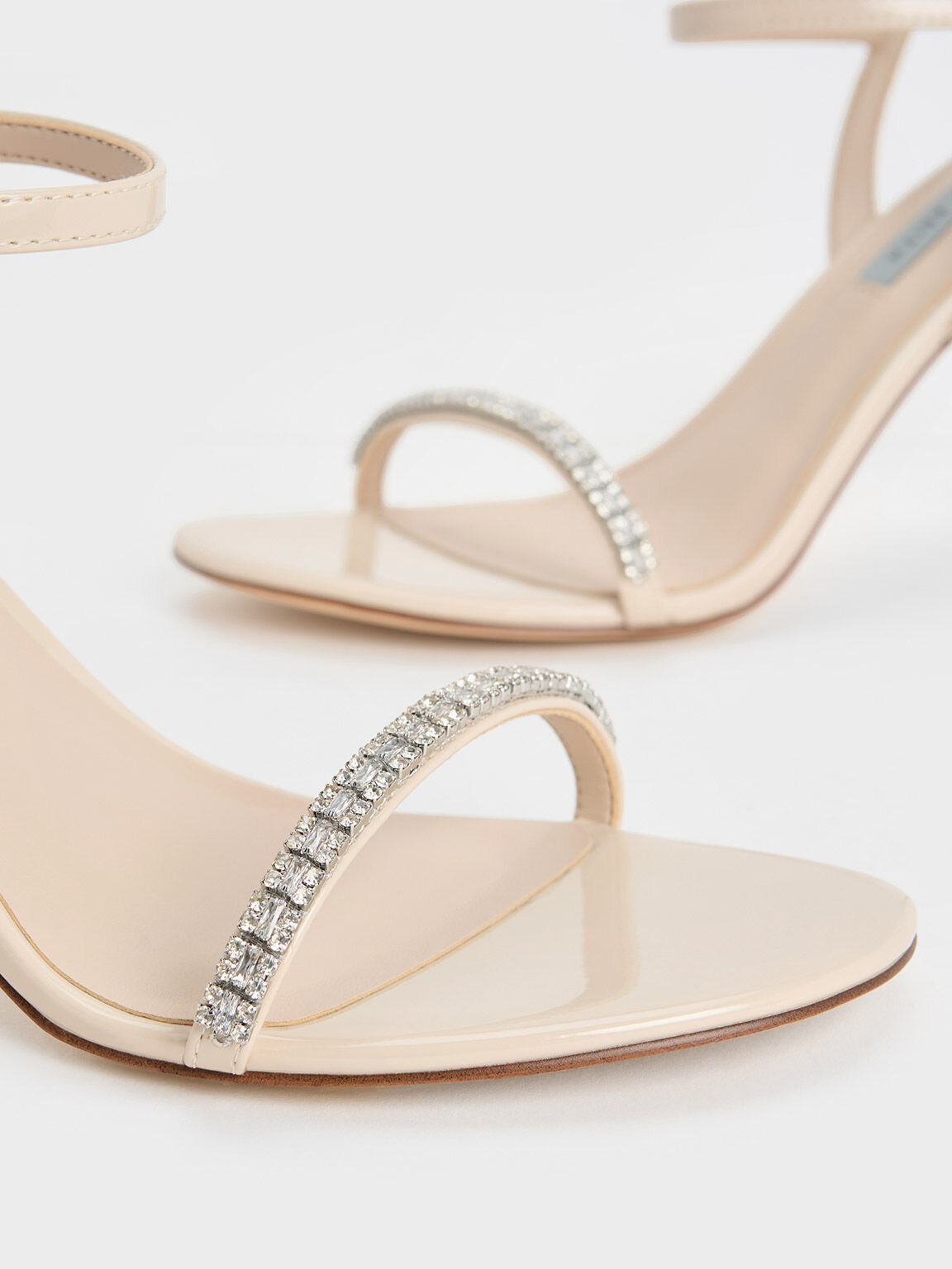 What Shoes To Wear With Ivory Wedding Dress? - WeddingFul