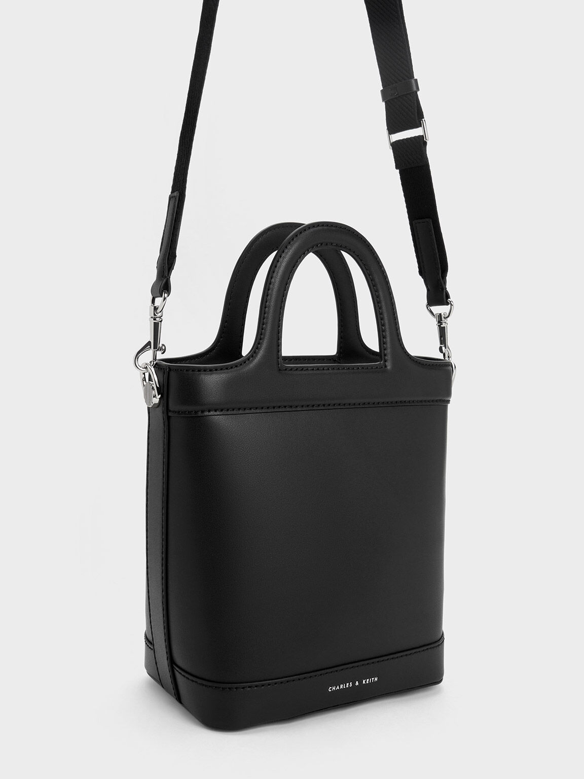 Bolso bombonera Bronte con asa superior, Negro, hi-res