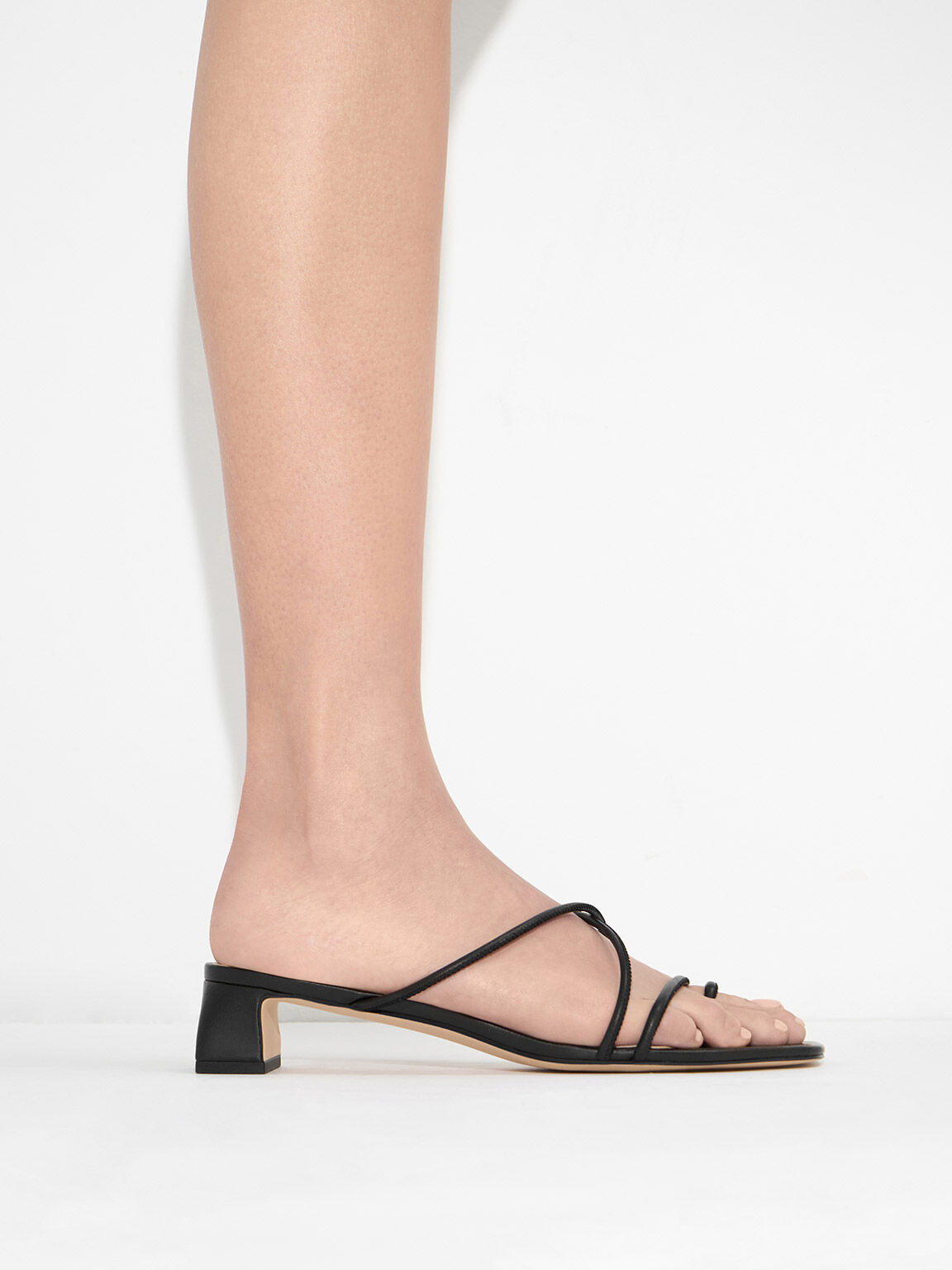 Meadow Strappy Toe Ring Sandals, Black, hi-res