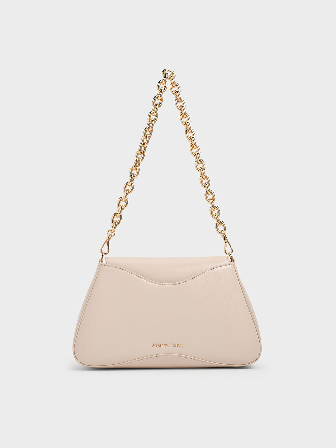 Bolso trapecio Sybill con asa de cadena, Oat, hi-res