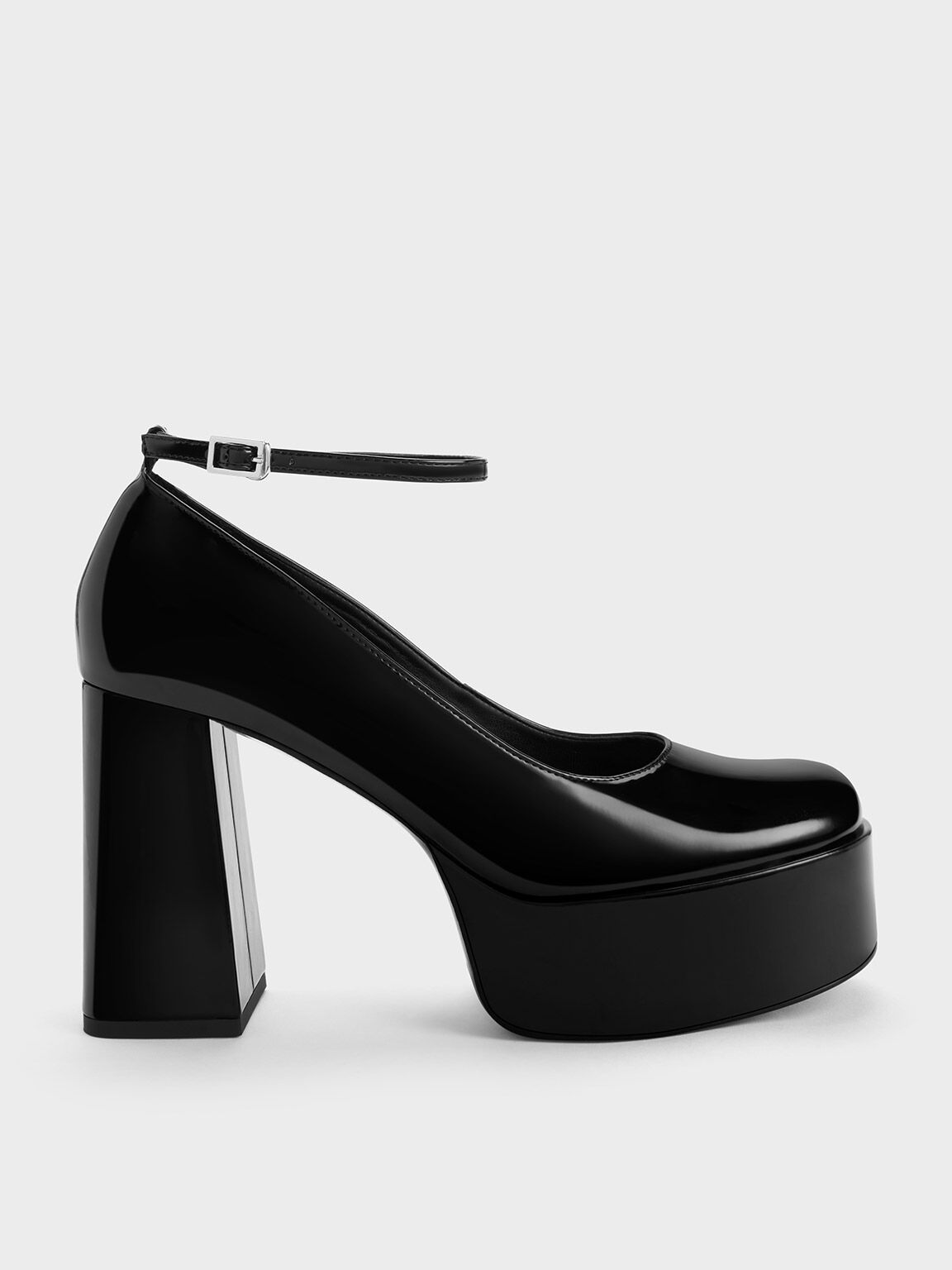 6 inches black very high heels platform pump Vector Image