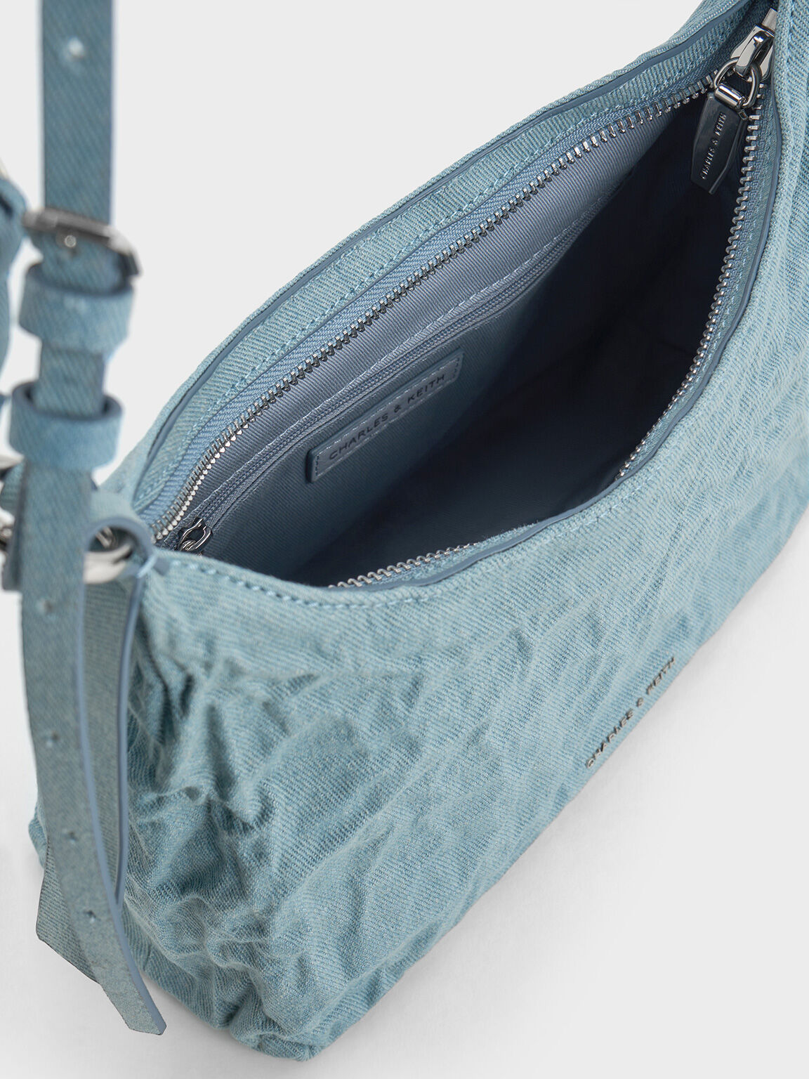 Bolso hobo Lark de denim, Azul mezclilla, hi-res