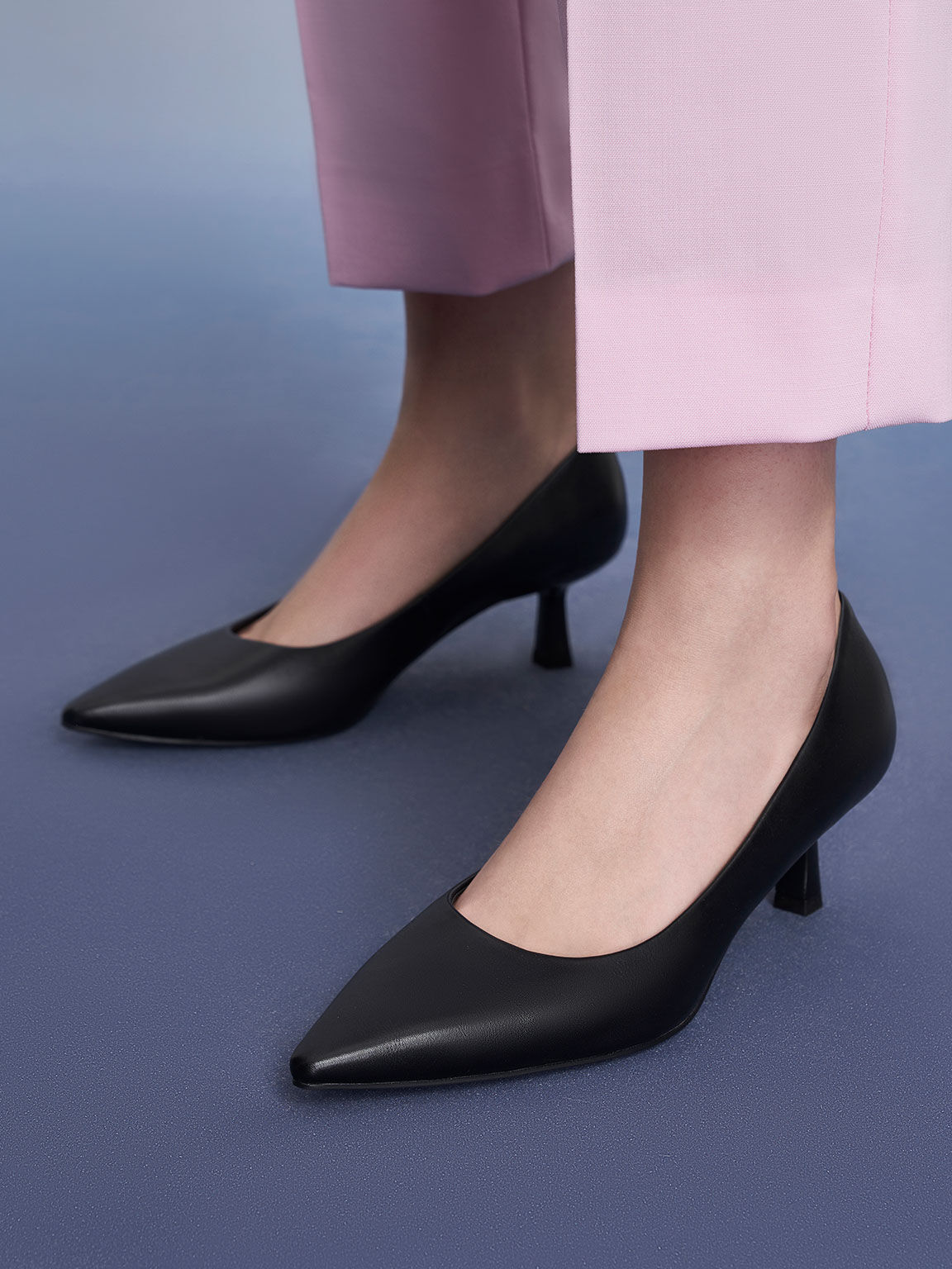 Julie Pro Round-Toe Chunky Heels in Black Beige | VIVAIA