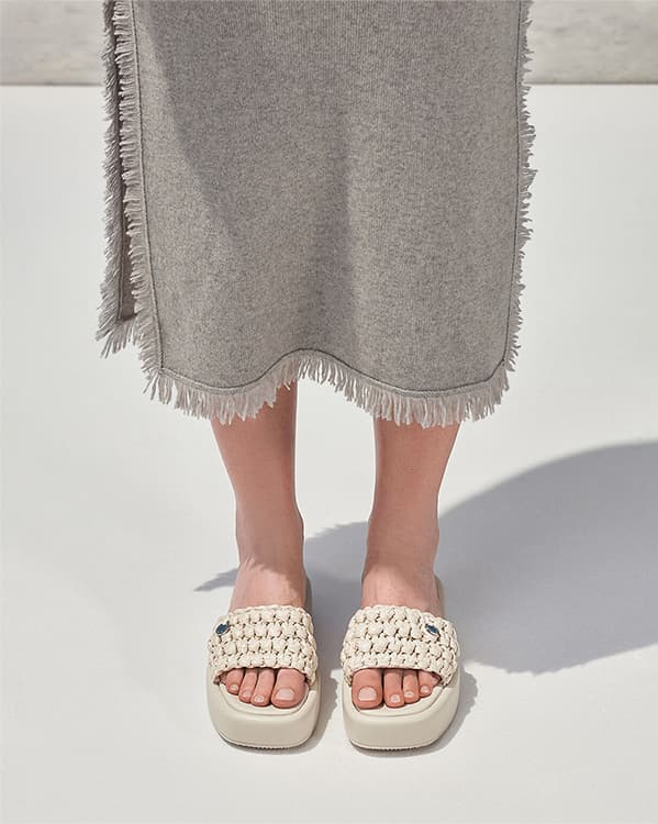 Women's Chalk Raffia Woven Flatform Sandals - CHARLES & KEITH