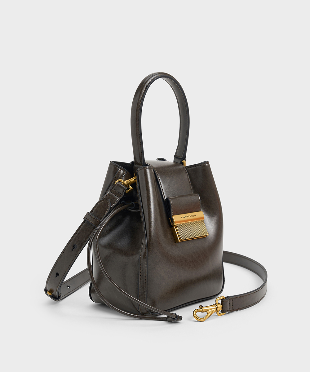 Women’s Charlot elongated bucket bag in dark moss – CHARLES & KEITH