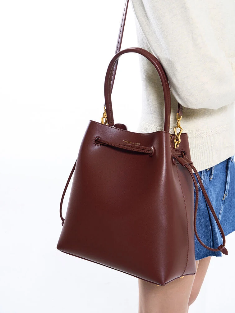 Bolso hobo con cordón - Burgundy - CHARLES & KEITH 