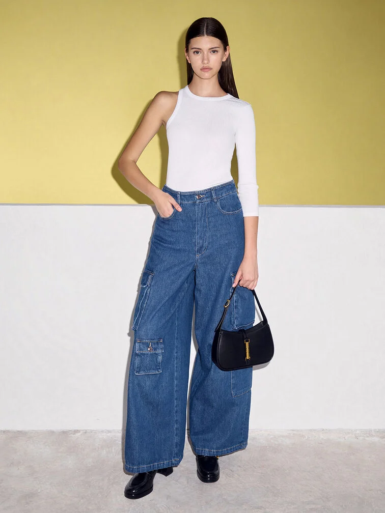 A model wearing wide-leg cargo denim jeans that fits at the waist, flares out at the hips and falls straight down.